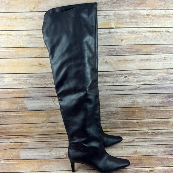 Elegant Brown Heeled Boots - Picture 4 of 9